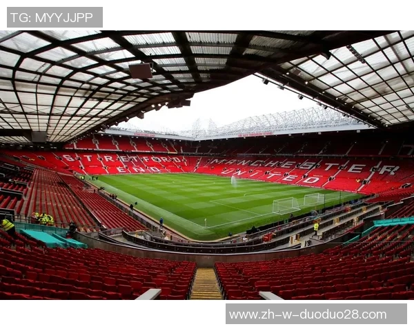 从绿茵场到传奇殿堂演绎一代足球球星的荣耀与坎坷人生